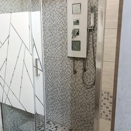 Affittacamere Porta Garibaldi 1 *